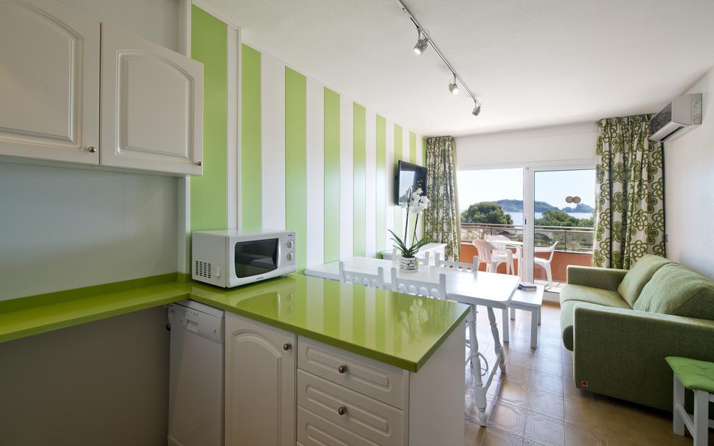 Apartamentos Sallés Beach L'Estartit Habitación foto