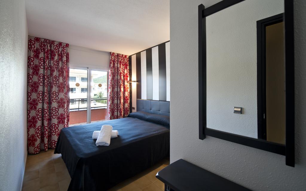 Apartamentos Sallés Beach L'Estartit Habitación foto